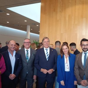 El Presidente de la Cámara de Comercio de Málaga, José Carlos Escribano, la Vicepresidenta 1ª de la Cámara de Comercio de Málaga, Paloma Moreno, y miembros del Pleno y del Comité de la Cámara Málaga, junto a Nuestro Presidente de la ACET y CCA Torremolinos Abierto, Juan Vallejo