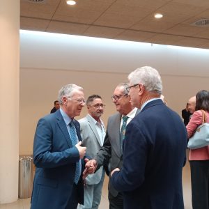 El Director de la ONCE en Málaga, José Miguel Luque, Aurelio Martín, de Costasol Hipermercados- Carrefour y Juan Vallejo, Presidente de la ACET y CCA Torremolinos Abierto