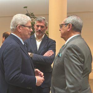 Juan Vallejo, Presidente de la ACET y CCA Torremolinos Abierto, junto a Aurelio Martín, de Costasol Hipermercados- Carrefour